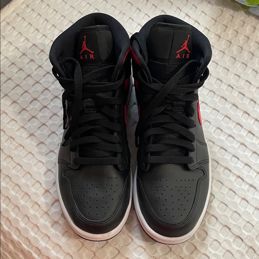 Jordan Men's Black and Red High-Top Sneakers